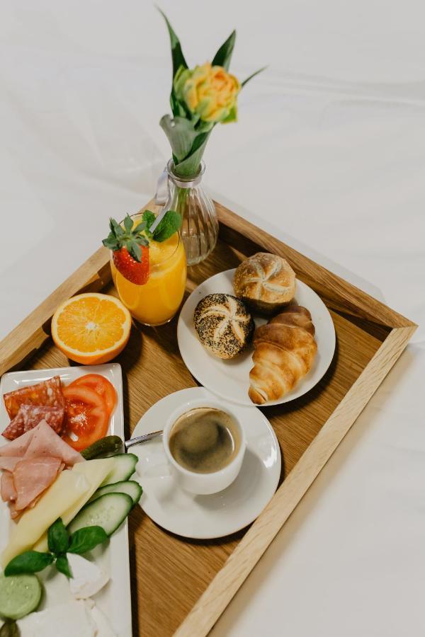 Molto Bene Hotel & Restaurant Skorcz エクステリア 写真