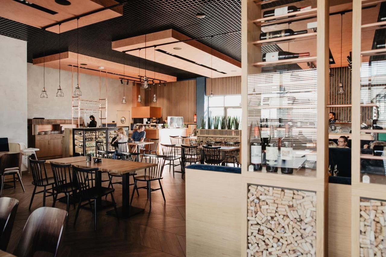 Molto Bene Hotel & Restaurant Skorcz エクステリア 写真